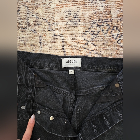 Agolde Dee Short in Washed Black - Picture 2 of 7